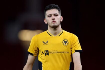 Justin Hubner dilepas Wolverhampton