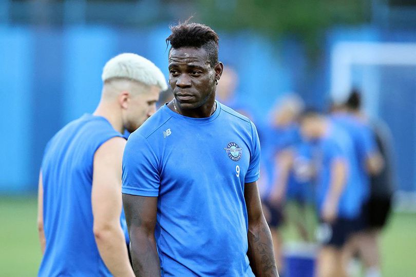 Mario Balotelli Jadi Model di Paris Fashion Week